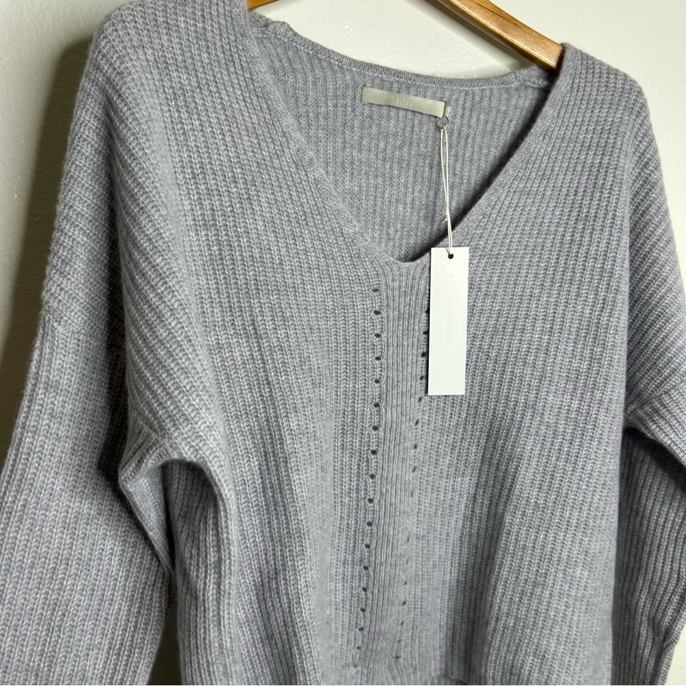 NWT 100% Cashmere Textured Ribbed V - Neck Pullover Gray Sweater Size XS - Picture 5 of 16